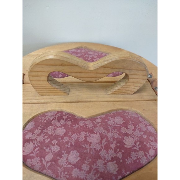 Vintage Large Heart Cushioned Sewing Basket With Lid And Liner - Picture 9 of 12